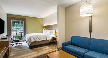 Holiday Inn Express & Suites COLUMBUS Room Type - 1 King Bed Suite Comm Accessible