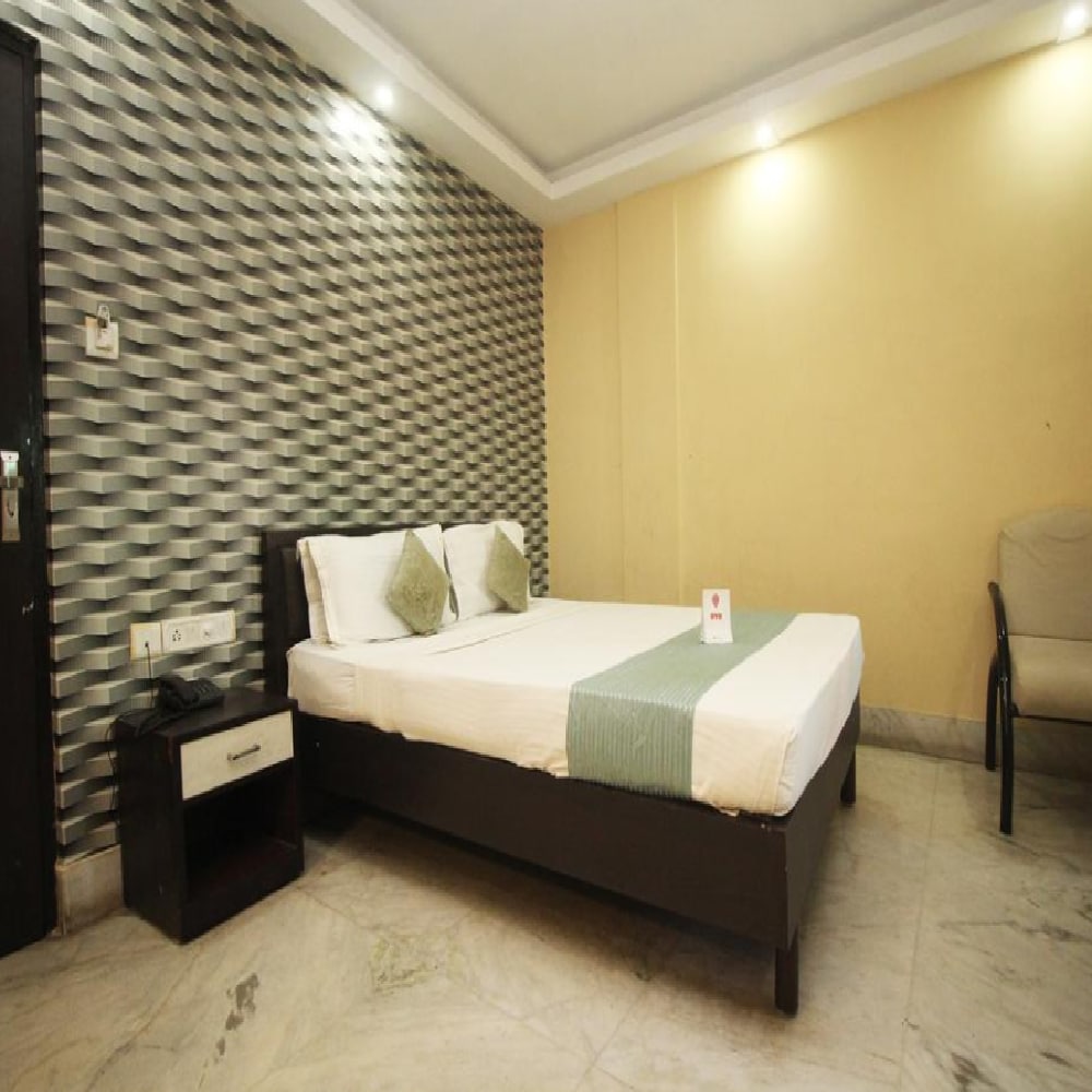 Golden Gate Hotel - Tap to explore photos