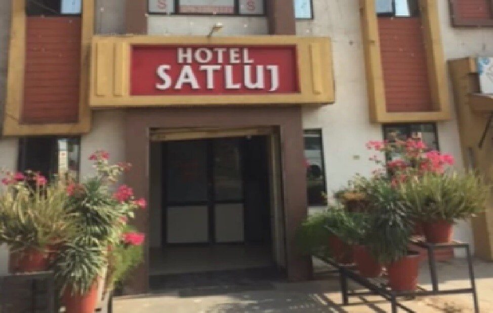 Hotel Satluj - Tap to explore photos