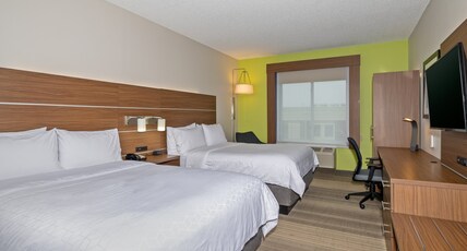 Holiday Inn Express & Suites WOODBRIDGE Room Type - 2 Queen Standard Comm Access