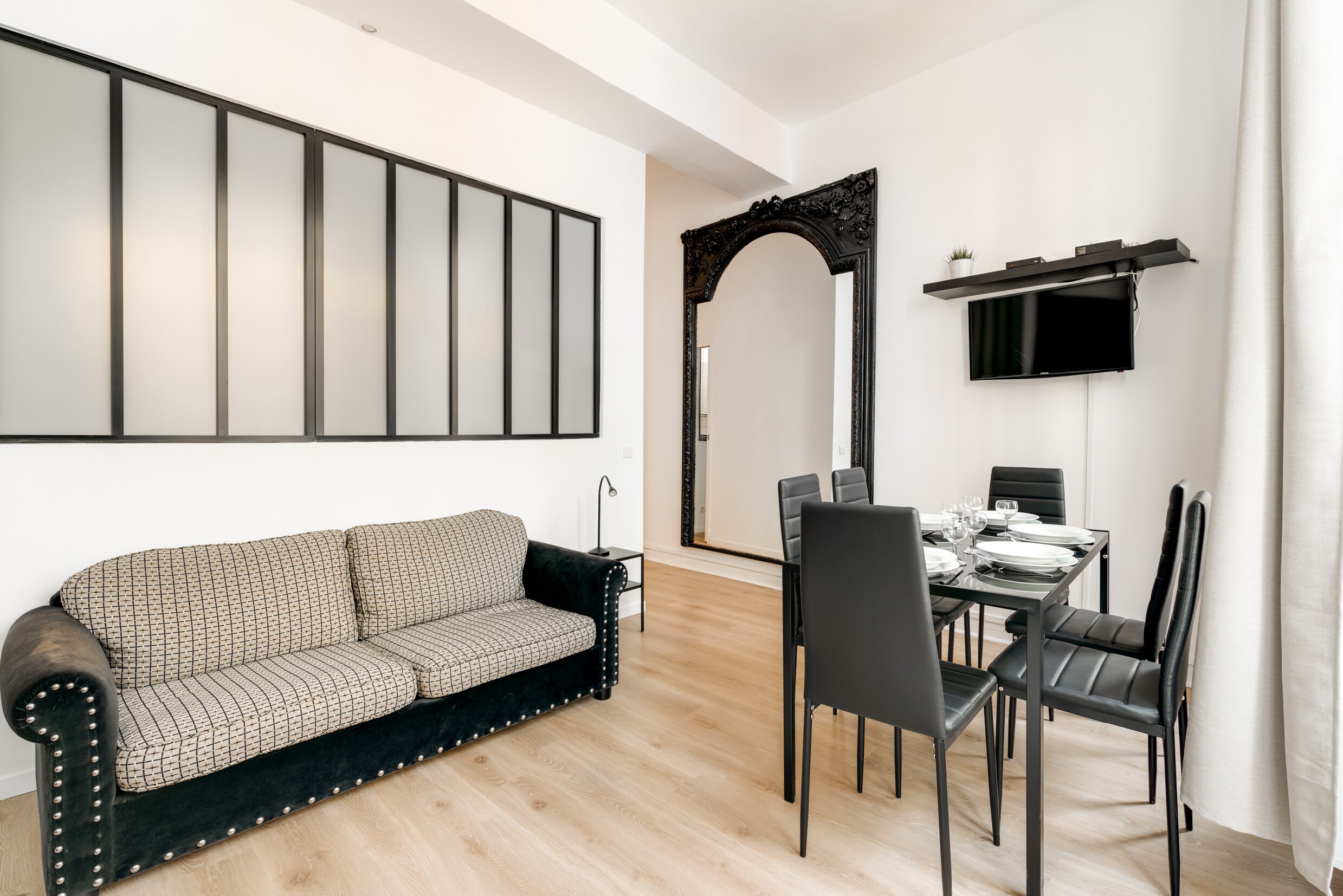 Chic apartment - 2BR/5P - Boulevard Saint-Germain - Tap to explore photos