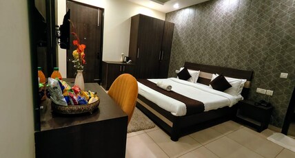 Akshay Corporate Hotel Room Type - Deluxe Room