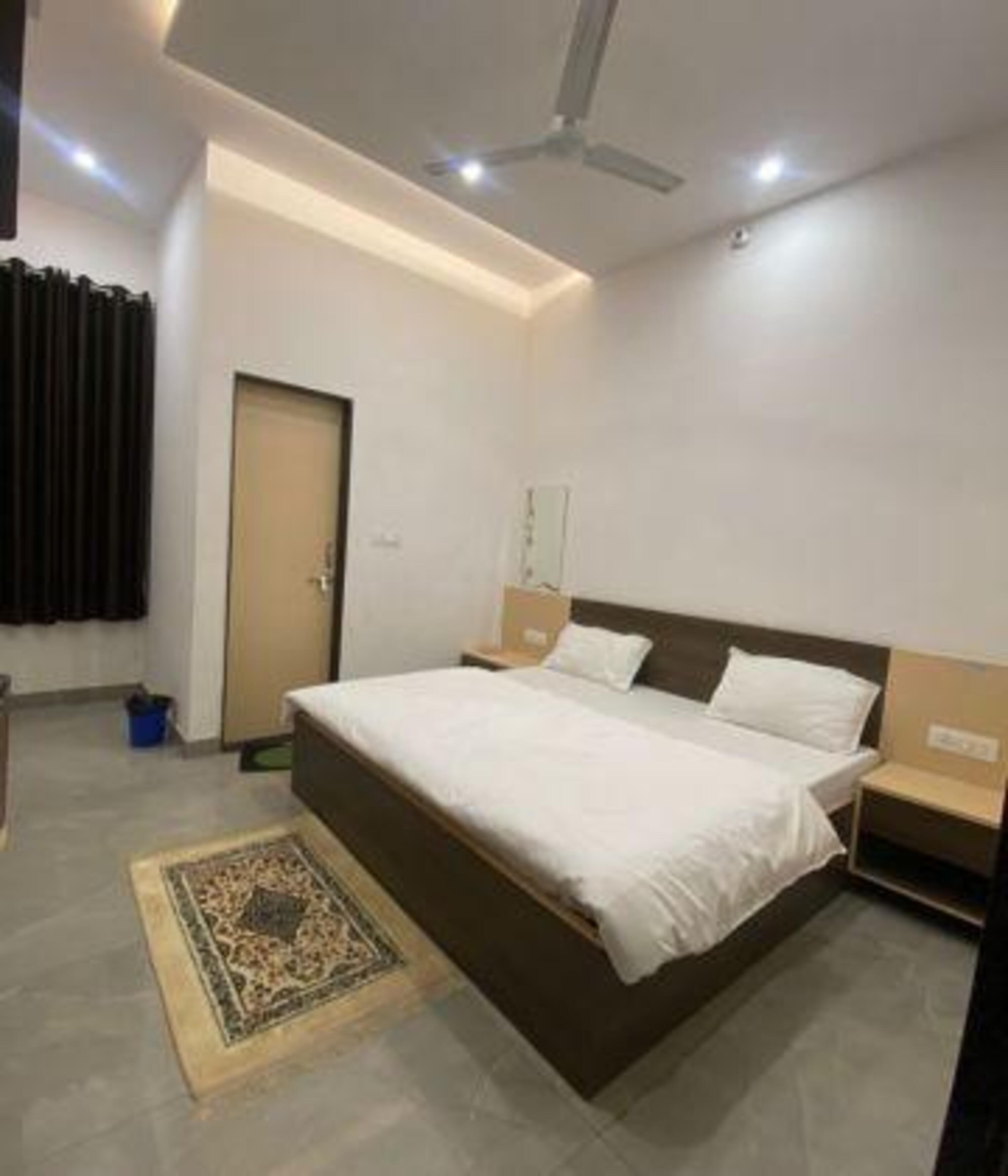 FabHotel Prime V Hazratganj - Tap to explore photos