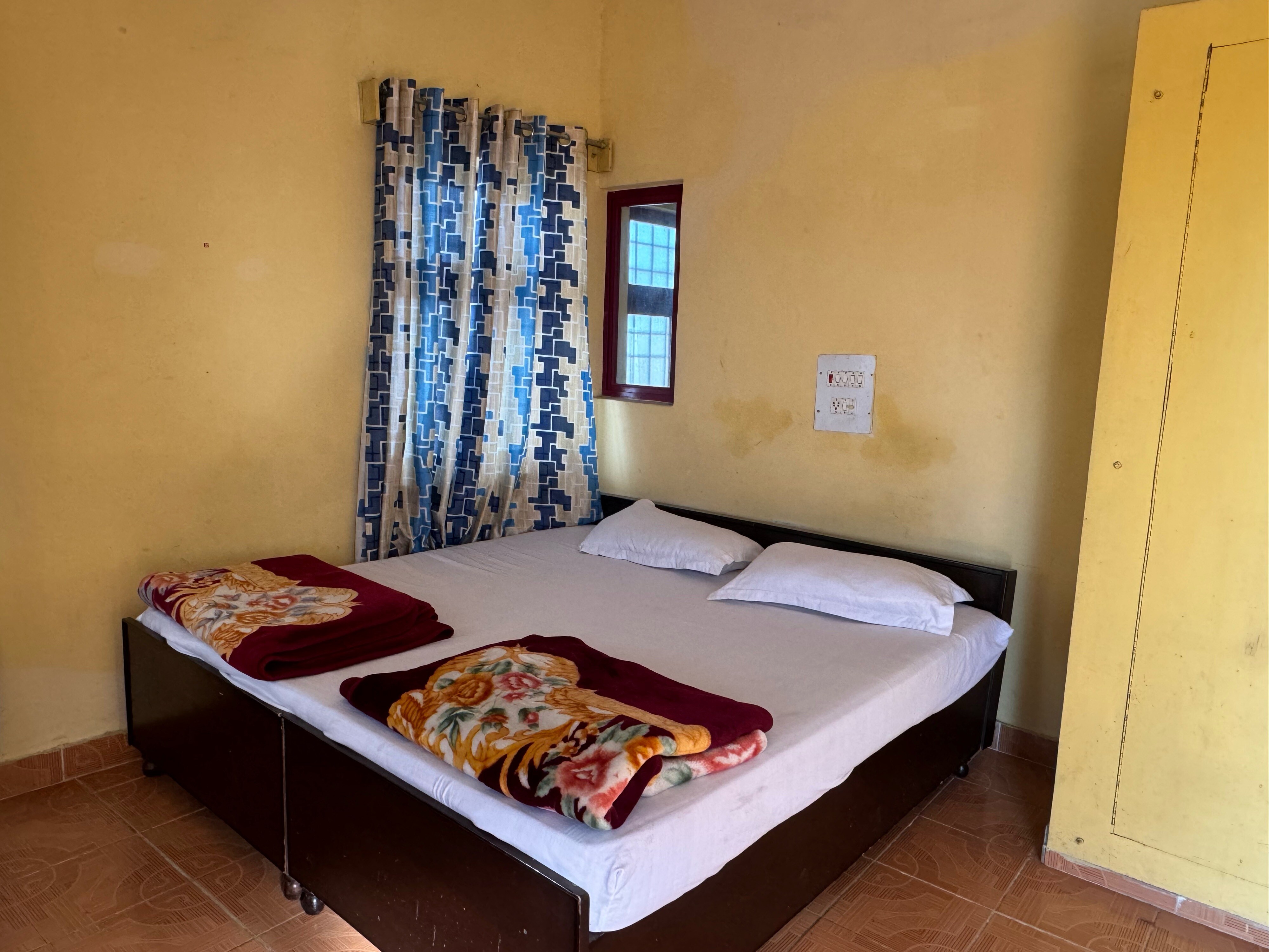 Shiva Guest House - Tap to explore photos