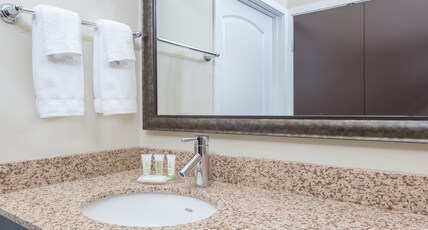 Staybridge Suites SEATTLE - FREMONT, an IHG hotel Room Type - 1 Queen Studio Suite Staybridge Suites SEATTLE - FREMONT, an IHG hotel Room Type - 1 Queen Studio Suite