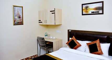 Hotel K B Palace Room Type - Deluxe Room Hotel K B Palace Room Type - Deluxe Room