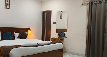 The Vista Residency Room Type - Deluxe room with king sized bed