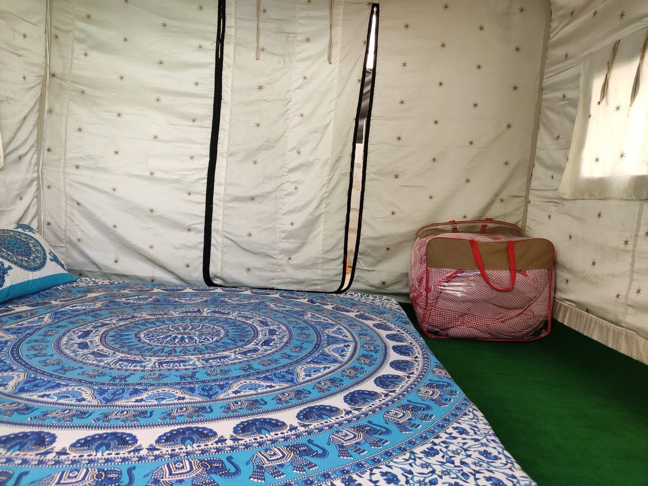 Bashleo Camps - Tap to explore photos