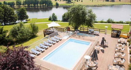 Novotel Limoges Le Lac Room Type - Classic Room, pool view, 1 double bed and 1 single sofa bed