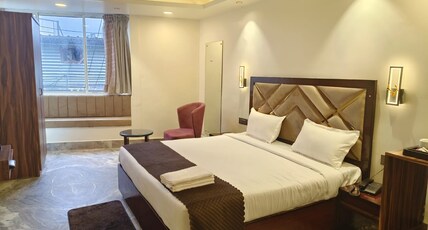 Cloud Social-Pure Veg Room Type - Supreme Rooms