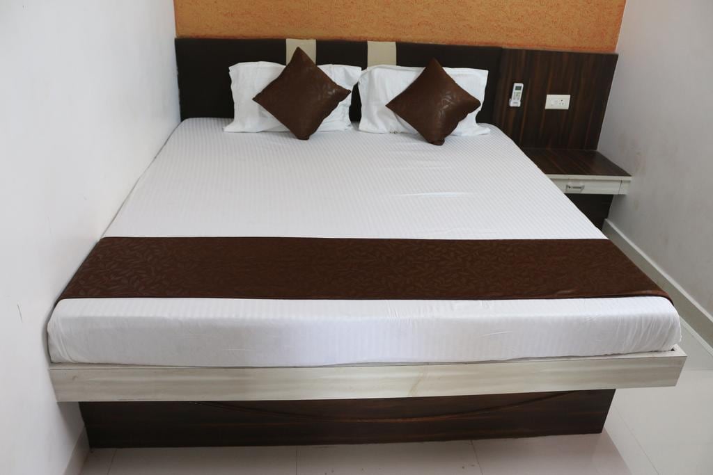 Preeti Mansion Guest House - Tap to explore photos