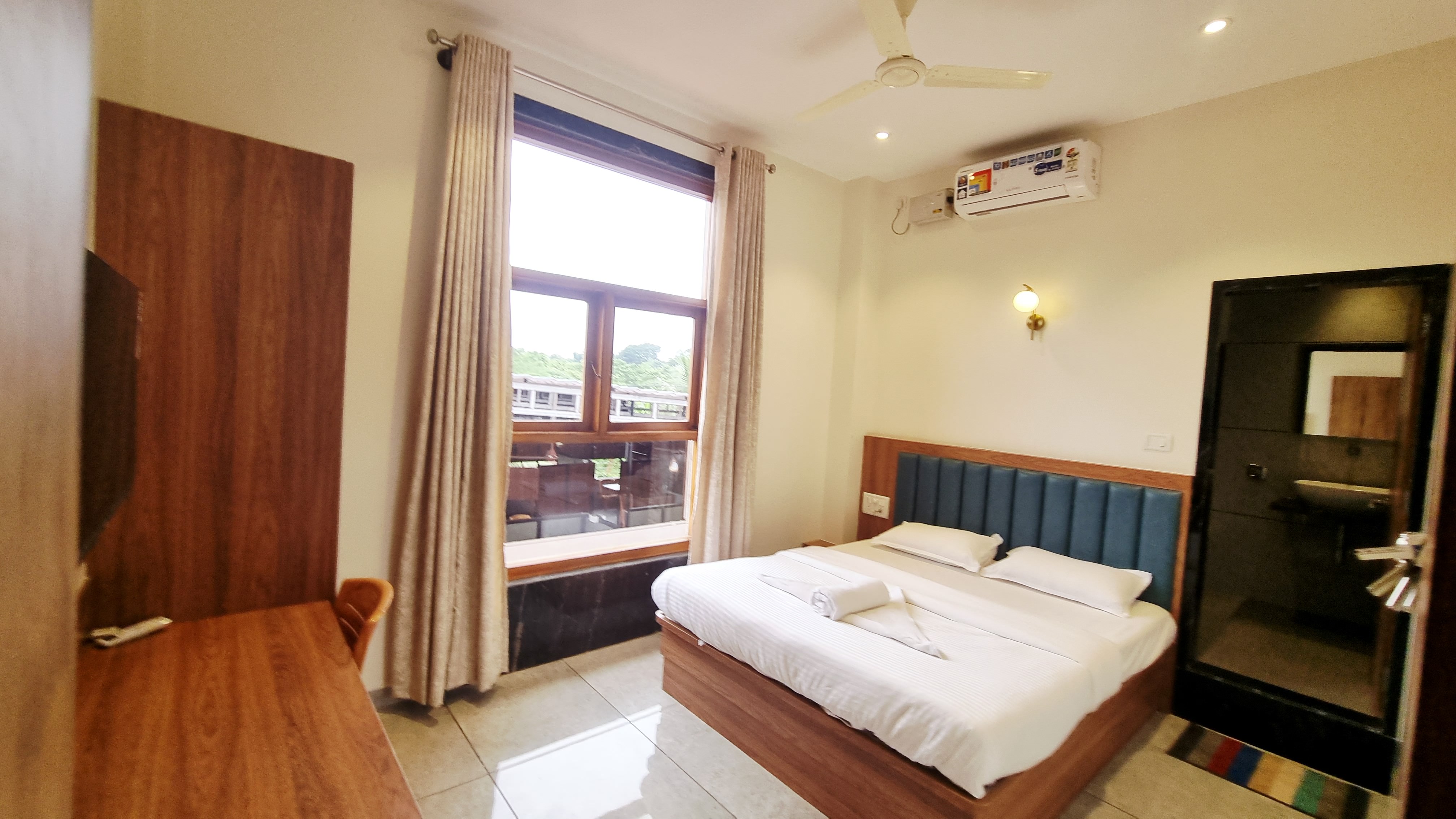 KRUSHNA BOARDING AND LODGING - Tap to explore photos