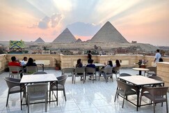 Moses Pyramids Inn