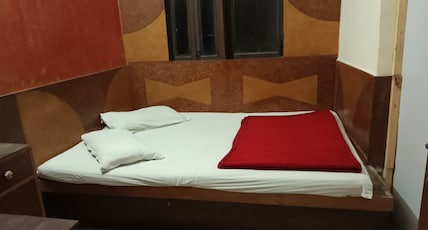 Mahesh guest house Room Type - Basic Room With Shared bathroom Mahesh guest house Room Type - Basic Room With Shared bathroom