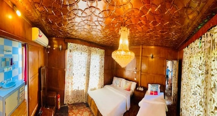 Dilshad Houseboats Room Type - Premium Deluxe Lake Facing
