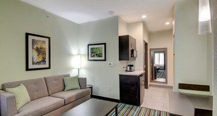 Holiday Inn Express & Suites CARRIZO SPRINGS Room Type - 2 Queen Beds Suite Comm Accessible