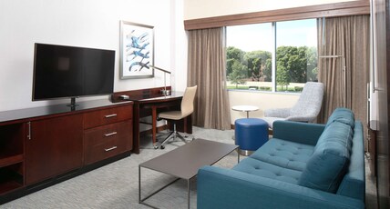 Hilton Minneapolis/Bloomington Room Type - 1 KNG EXEC SUITE - 2ND FL