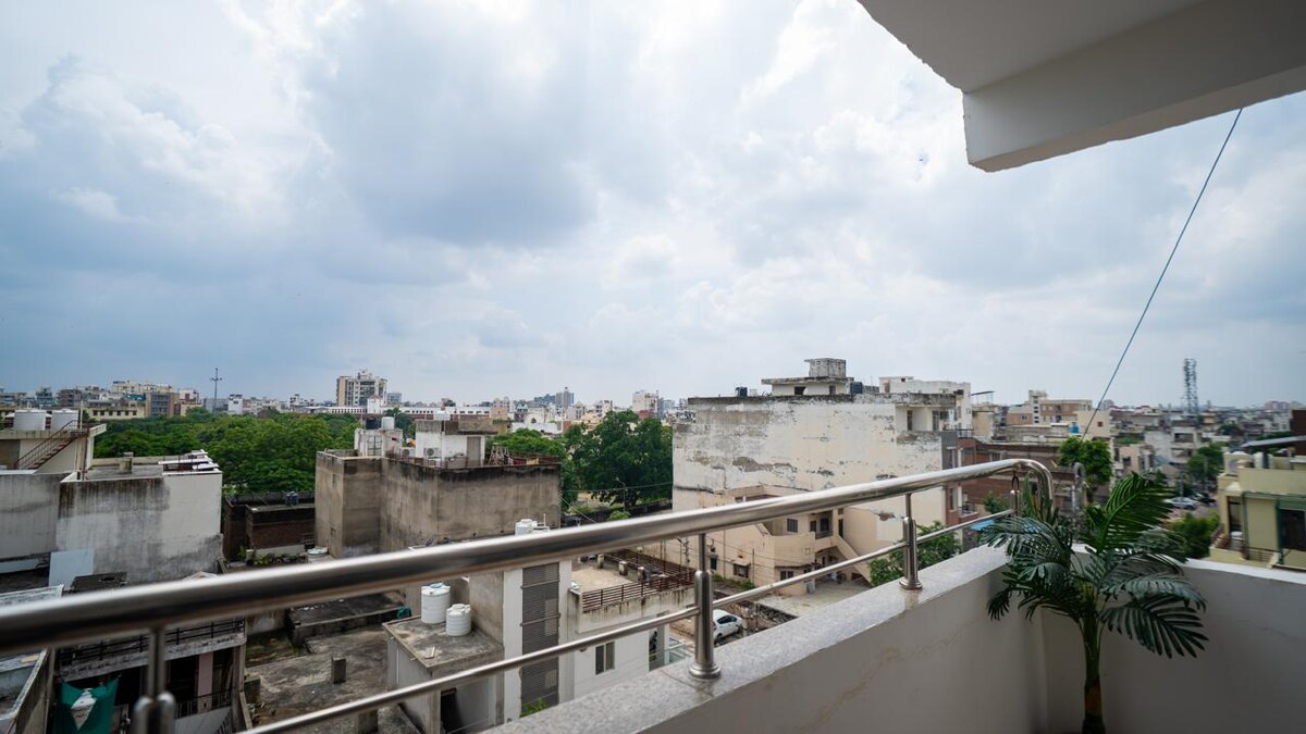 Rose 1BHK Near Hawa Mahal Newly Built Balcony - Tap to explore photos
