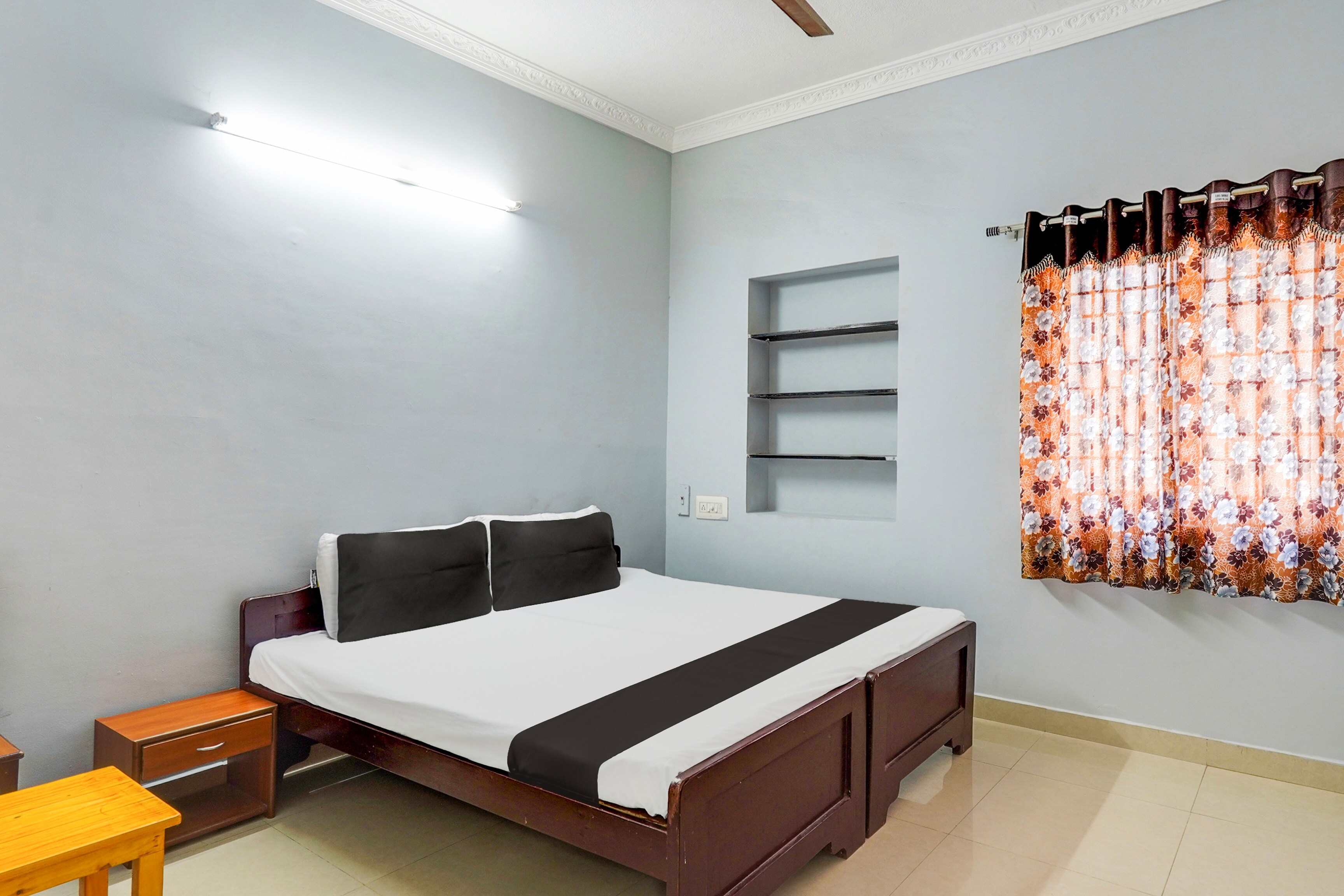 Hotel O Eswar Residency Saligramam - Tap to explore photos