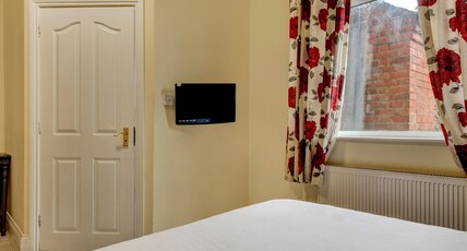 Empire Hotel Room Type - Standard Family Room for 4