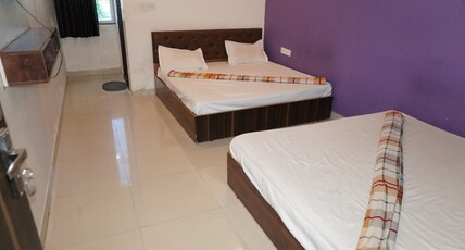 Hotel Mayur Palace. Room Type - Deluxe Room