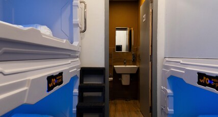 NapTapGo Amritsar Golden Temple Room Type - Golden Ensuite Family Room for Triple Occupancy