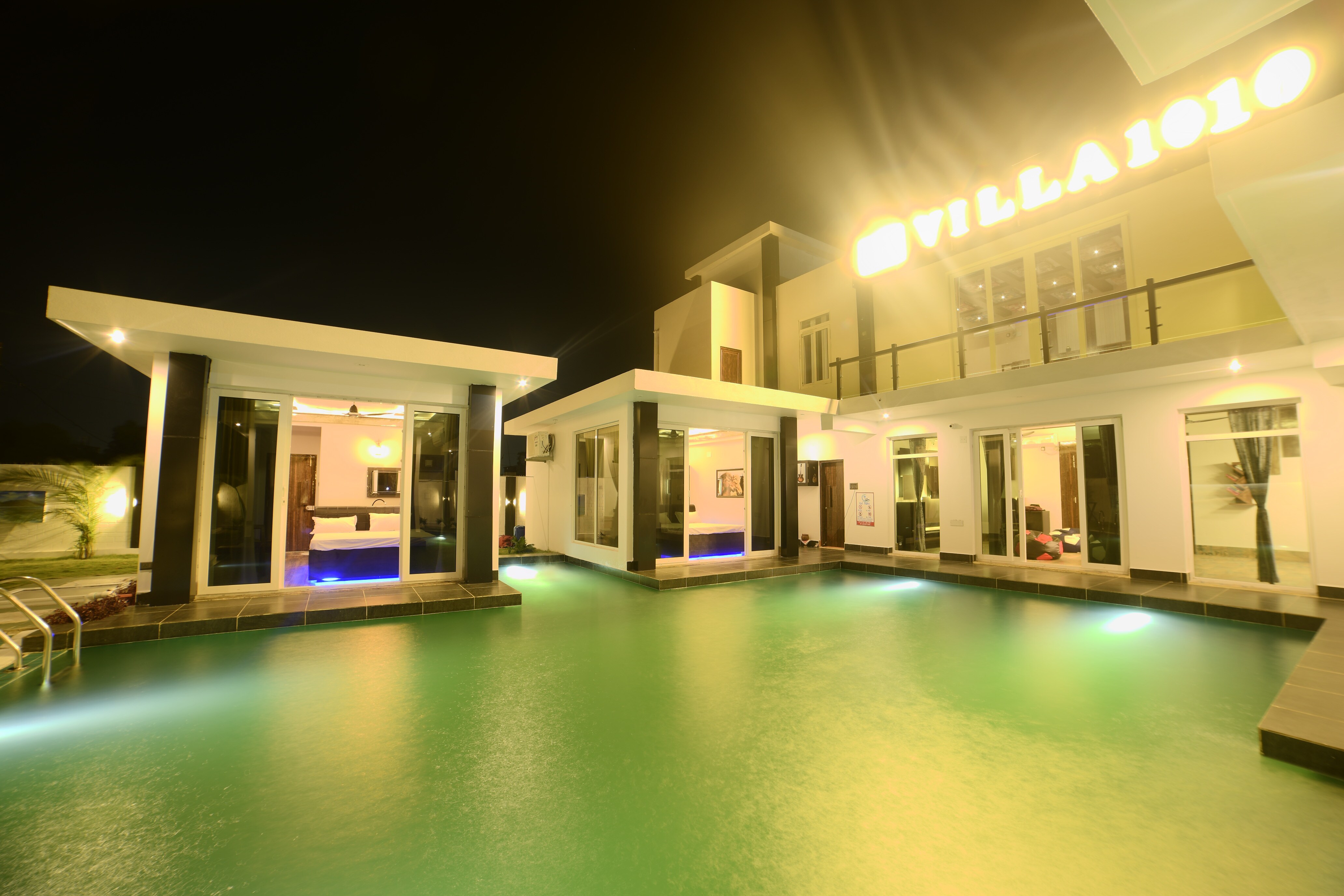 VILLA 1010 - Tap to explore photos