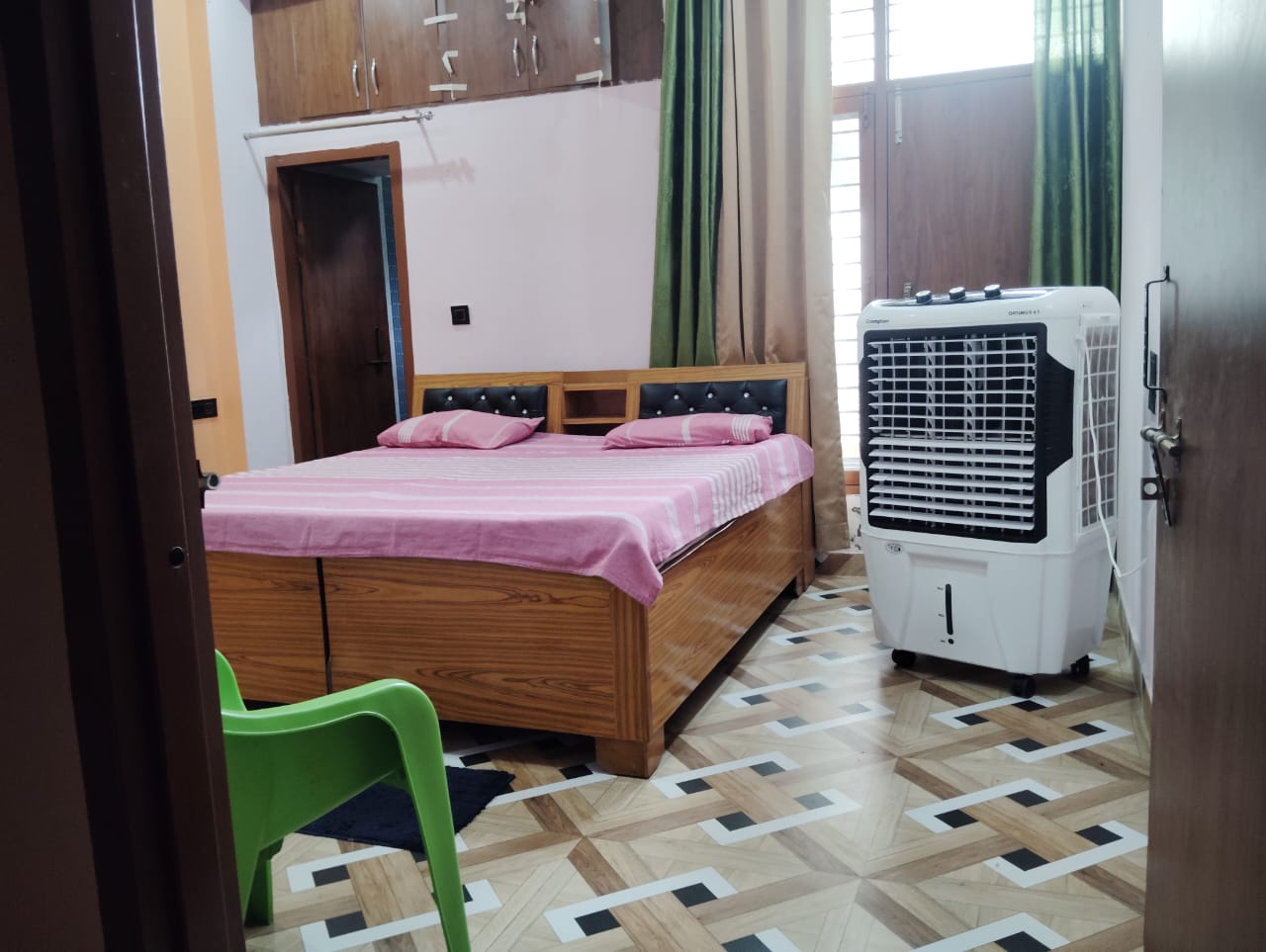 Doon Niwas Beautiful 2BHK Mountain view - Tap to explore photos