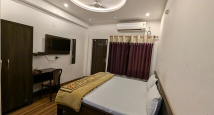 Shri Ganga Vatika Hotel & Restaurant Room Type - Deluxe Room