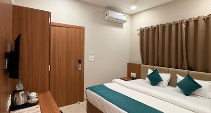 HOTEL AKAAY Room Type - Deluxe Double Room