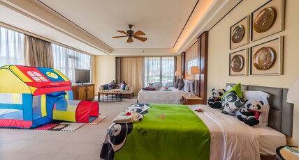Crowne Plaza SANYA CITY CENTER  Room Type - 1 King 1 Single Premium Bay View Kids Theme