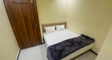 Shree Govindam Guest House Room Type - Double Room with Private Bathroom
