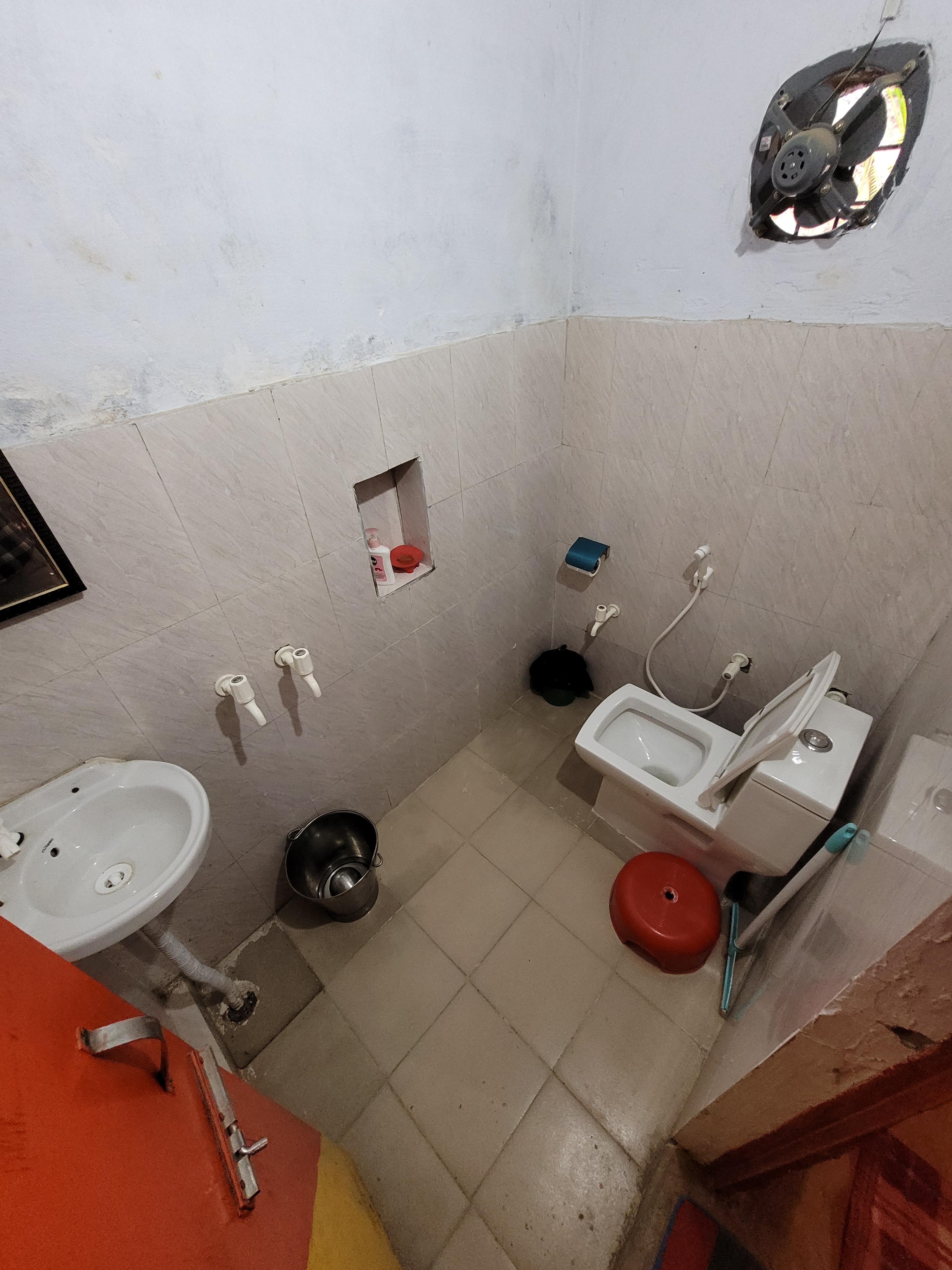 11 Gaon Mudhouse - Tap to explore photos