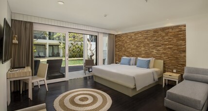 Away Bali Legian Camakila Room Type - Deluxe Poolside Room