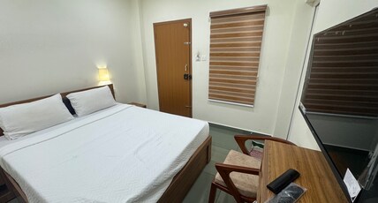 Malabar Residency (500 meter from Periyar National Park Gate) Room Type - Couple Room