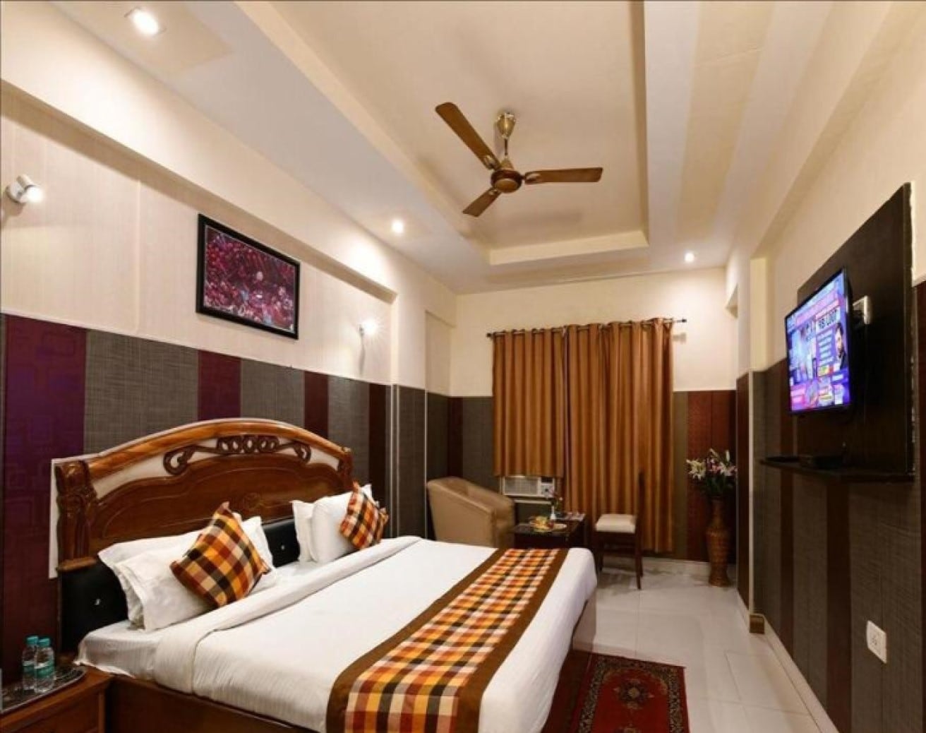 Hotel Chanakya - Tap to explore photos