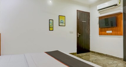 Collection O Mukur Hotel And Restaurant Room Type - Classic