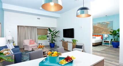 Hotel Indigo Orange Beach - Gulf Shores, an Ihg Hotel Room Type - 1 King 1 Bedroom Suite Sofa Bed