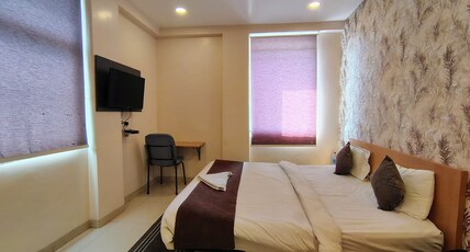 Hotel Mahrav Inn Room Type - Deluxe AC Room