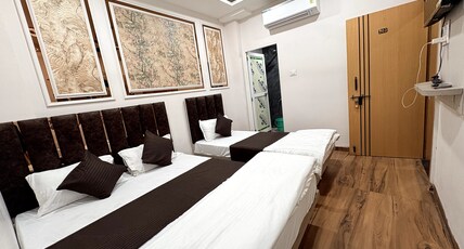 Hotel Mangal Bhawan Room Type - Deluxe Four Bed Room