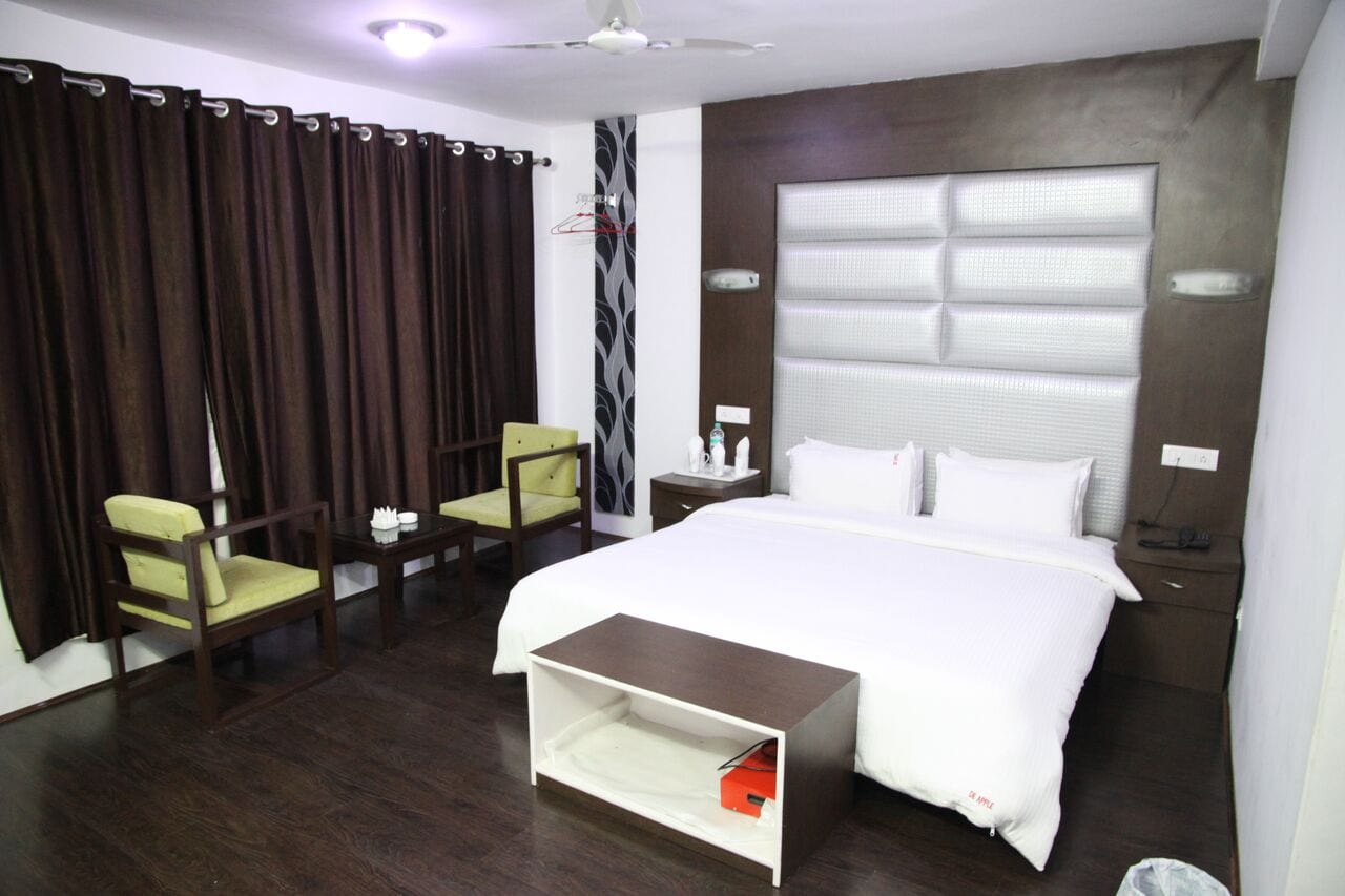 Hotel De Apple (5mins Drive to Dal Lake) - Tap to explore photos