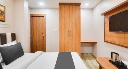 Akshardham Palace Inn | Mahakumbh  Room Type - Deluxe Room 4