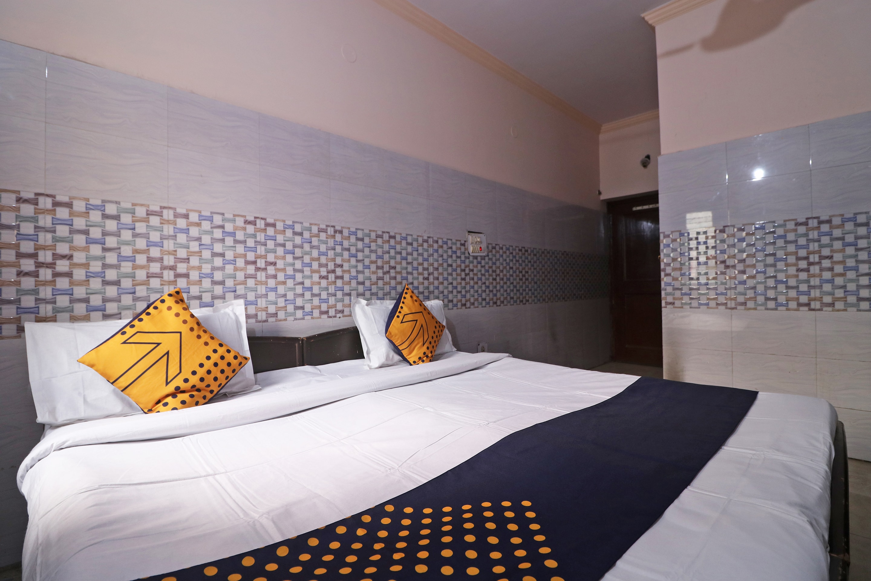 Hotel Shri Ram Residency - Tap to explore photos