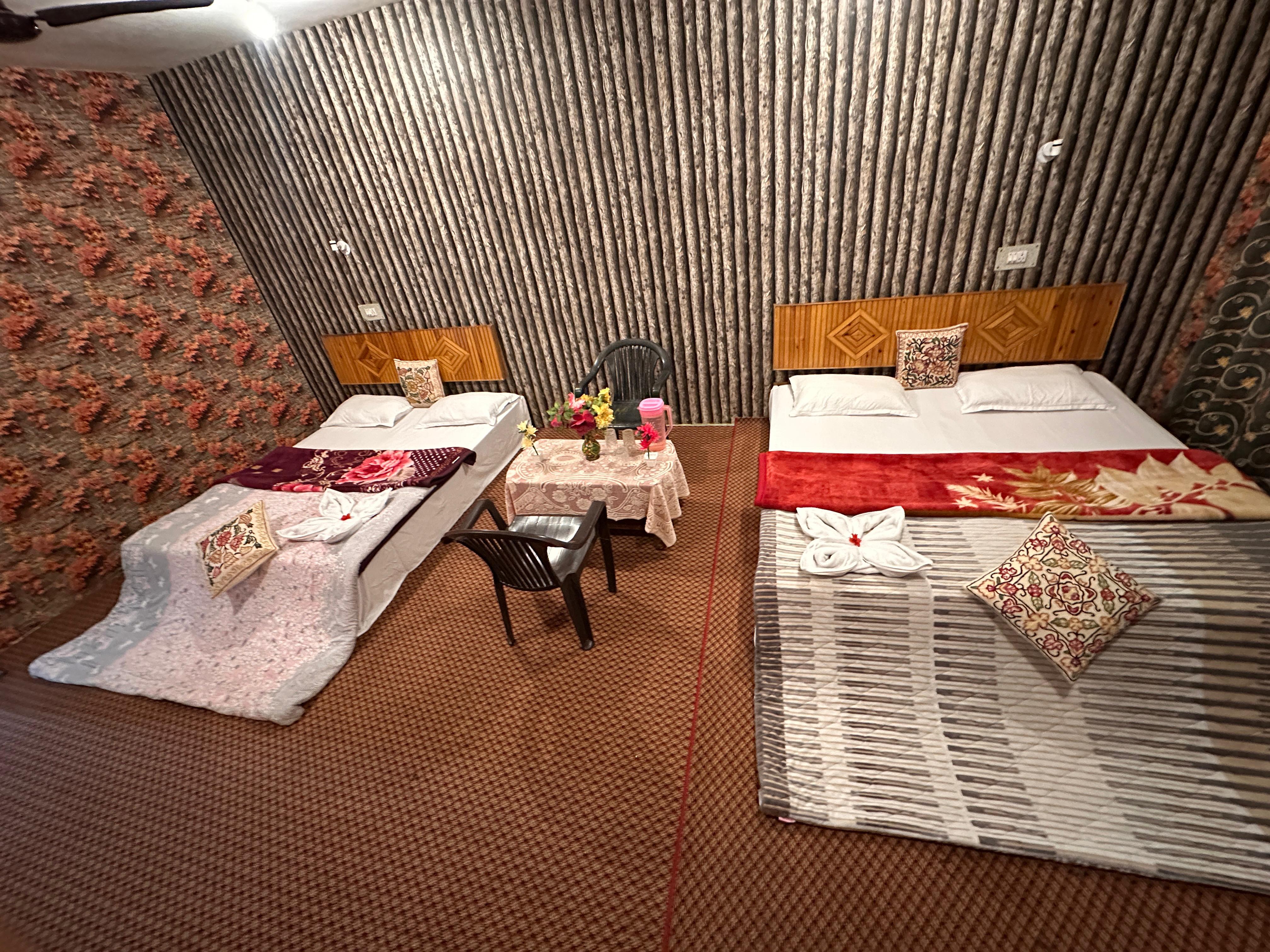 Aziz Guest House | Near Dal Lake - Tap to explore photos