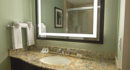 Hilton Garden Inn Washington Room Type - 1 KING HEARING ACCESSIBLE