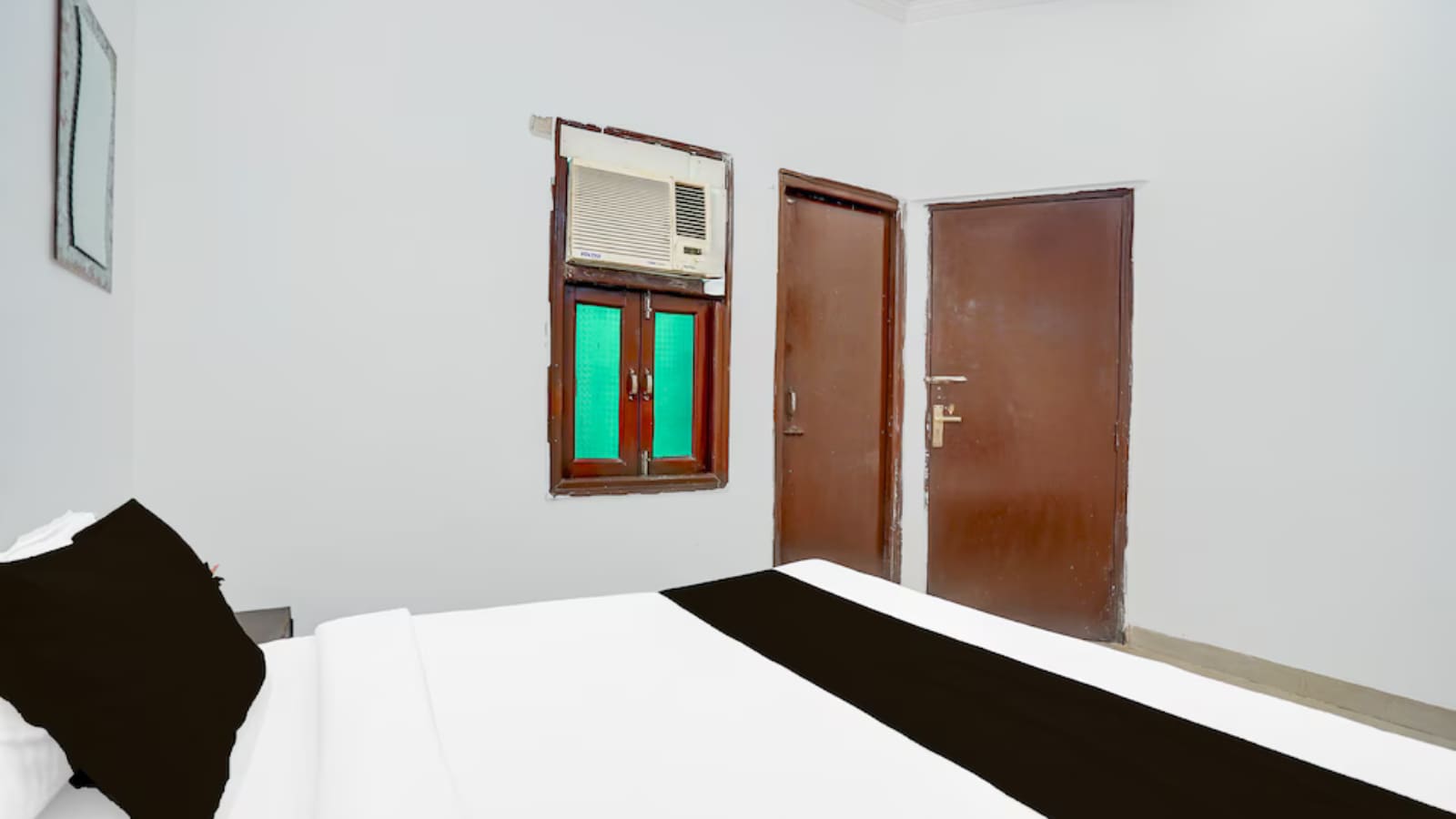 Hotel ZoVo Agra - Tap to explore photos