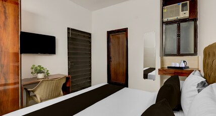 Collection O Sector 7 Dwarka Formerly Aakarshan Residency Room Type - Classic