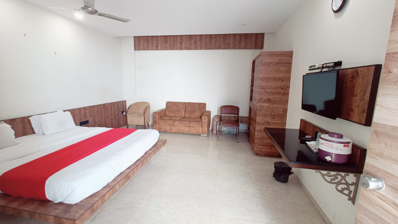Hotel Suryakant - Tap to explore photos