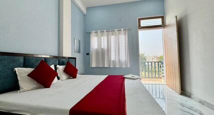 Hotel Radha Aradhya Sadan Room Type - Deluxe Balcony Room