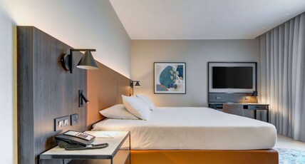 DoubleTree by Hilton Malta Room Type - QUEEN GUEST ROOM